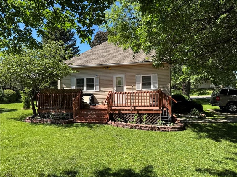 322 7th St, Maryville, MO 64468