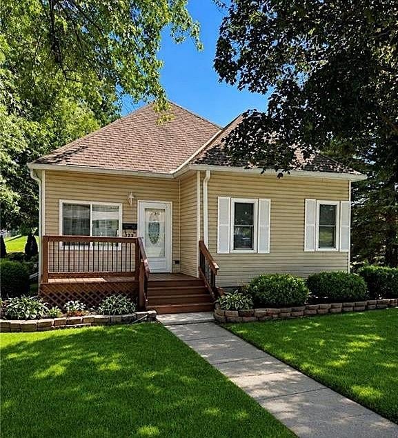 322 7th St, Maryville, MO 64468