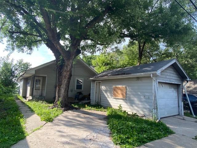 4011 King Hill Ave, St Joseph, MO 64504