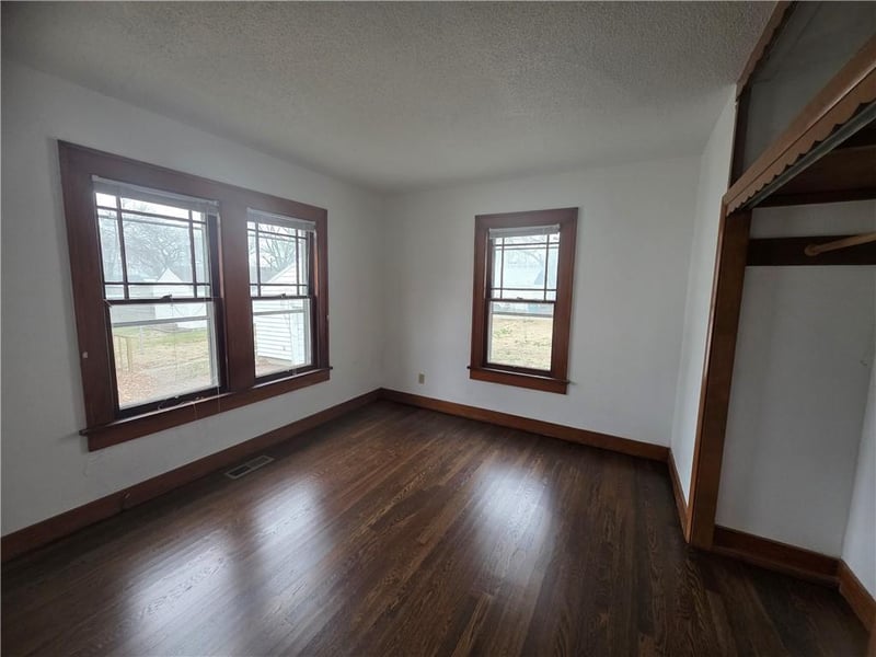 1106 Pacific Ave, Osawatomie, KS 66064