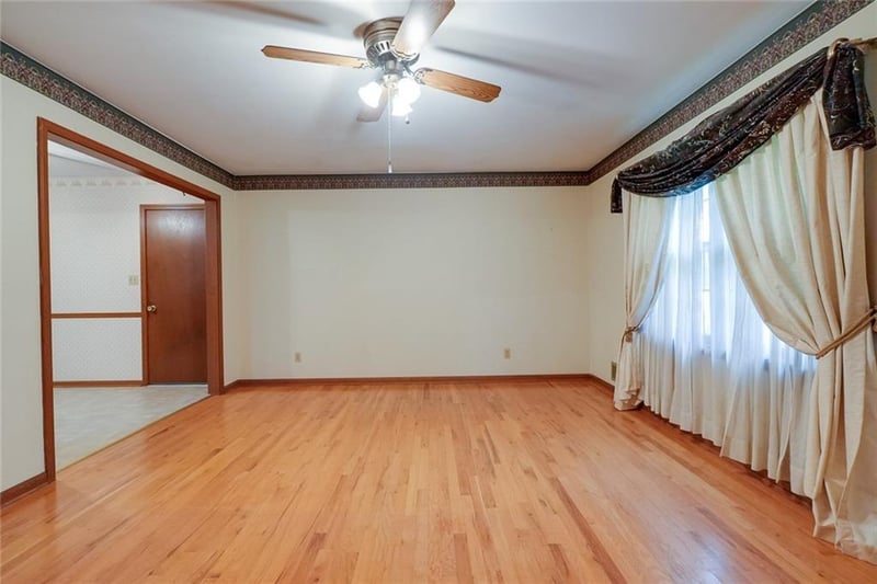 11016 Stark Ave, Kansas City, MO 64134