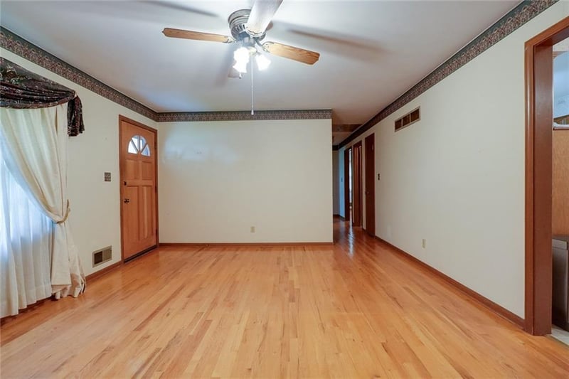 11016 Stark Ave, Kansas City, MO 64134