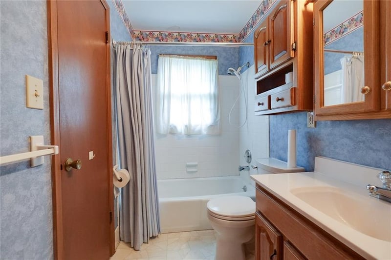 11016 Stark Ave, Kansas City, MO 64134
