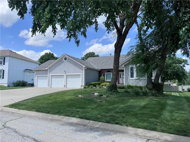 2105 Wall St, Blue Springs, MO 64015