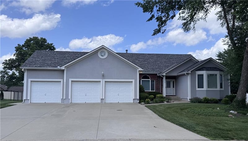 2105 Wall St, Blue Springs, MO 64015