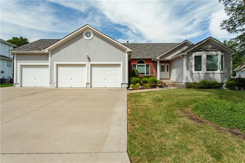 2105 SW Wall St, Blue Springs, MO 64015