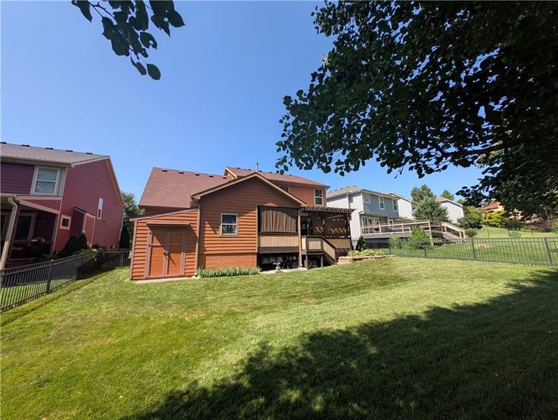 321 Creekwood Dr, Liberty, MO 64068