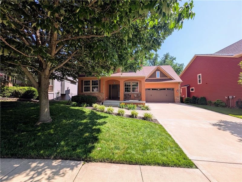 321 Creekwood Dr, Liberty, MO 64068