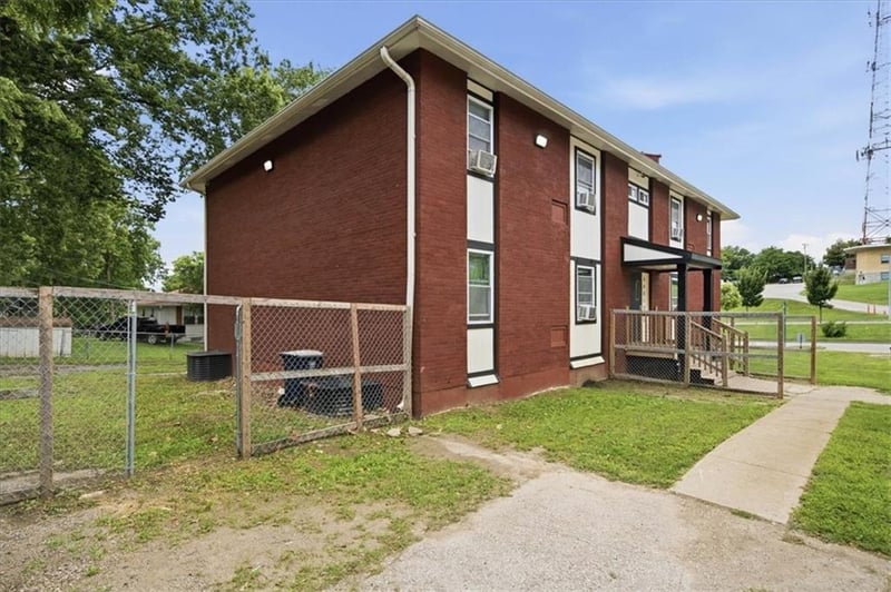 5401 27th Ter, Kansas City, MO 64128