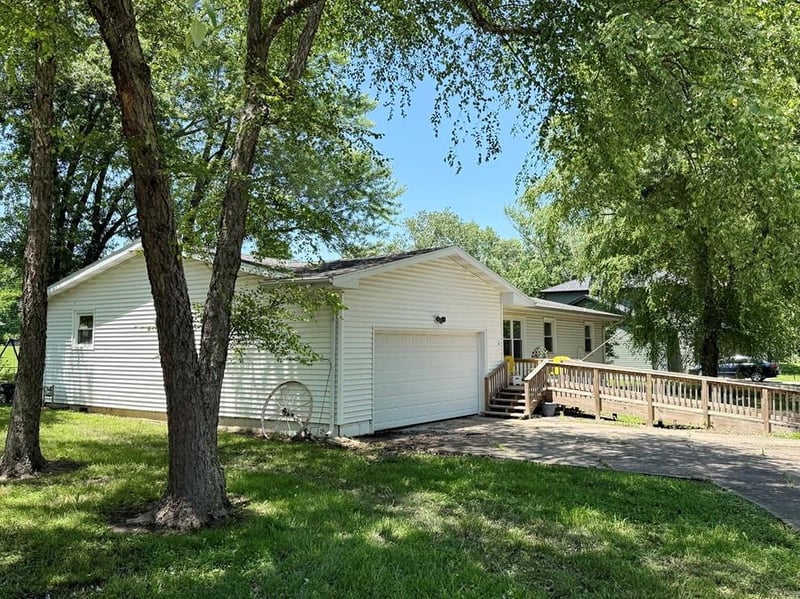1608 Ely Dr, El Dorado Springs, MO 64744