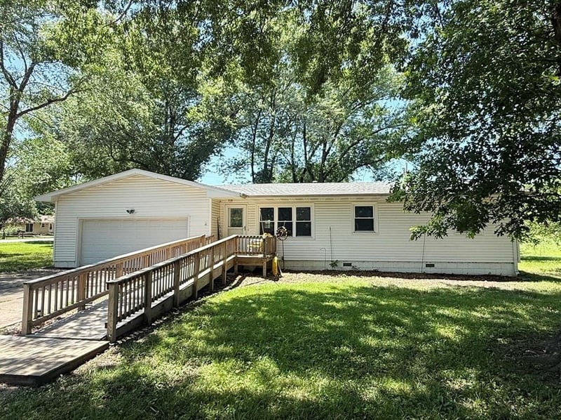 1608 Ely Dr, El Dorado Springs, MO 64744