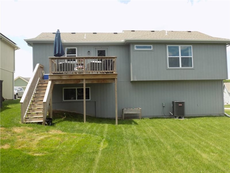 2211 Pike St, St Joseph, MO 64503
