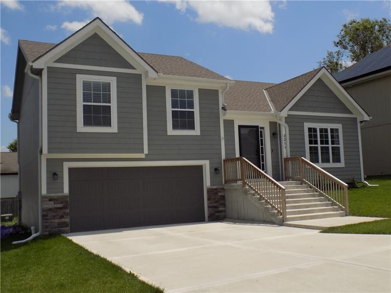 2211 Pike St, St Joseph, MO 64503