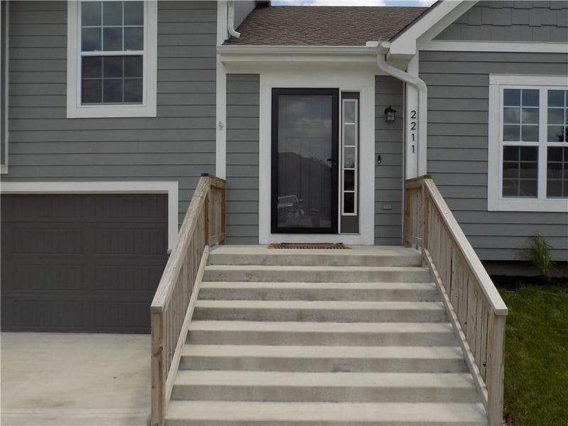 2211 Pike St, St Joseph, MO 64503