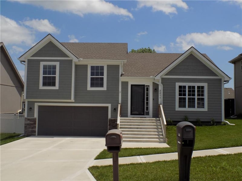 2211 Pike St, St Joseph, MO 64503