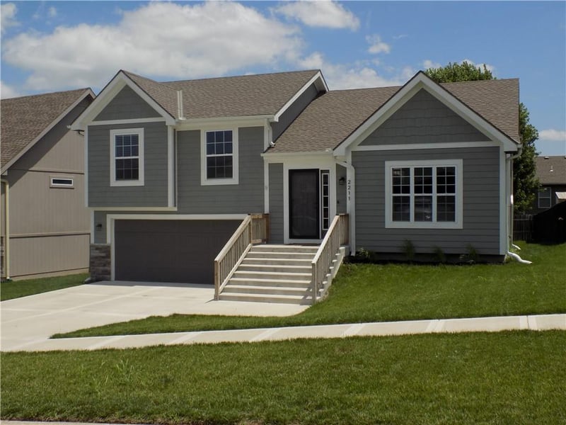 2211 Pike St, St Joseph, MO 64503