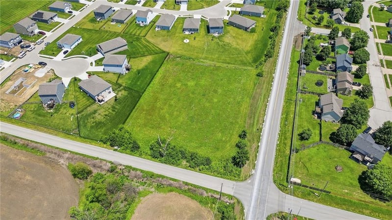 Harper Rd, Peculiar, MO 64078