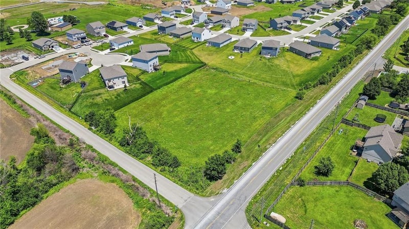 Harper Rd, Peculiar, MO 64078