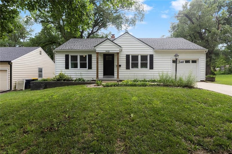 8626 Maiden Ln, Kansas City, MO 64114