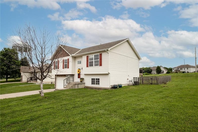 14413 Eastern Ct, Grandview, MO 64030
