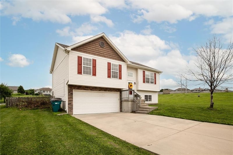 14413 Eastern Ct, Grandview, MO 64030