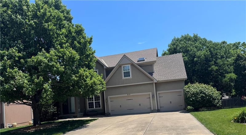 613 Derby Dr, Lee's Summit, MO 64081