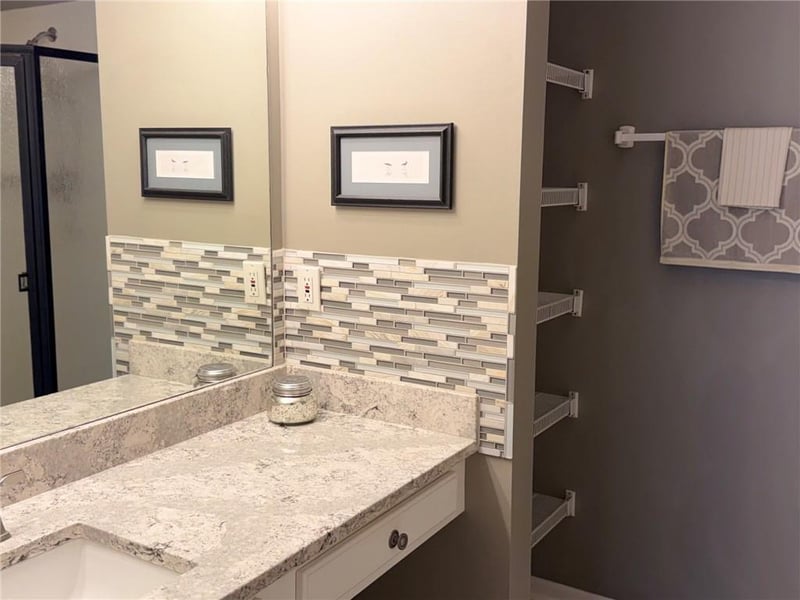 13944 Kenneth Ct, Leawood, KS 66224