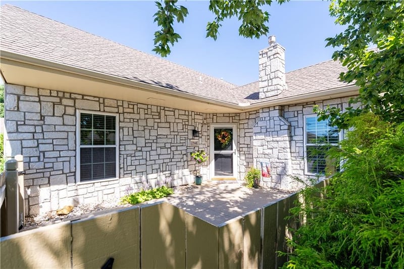 13944 Kenneth Ct, Leawood, KS 66224