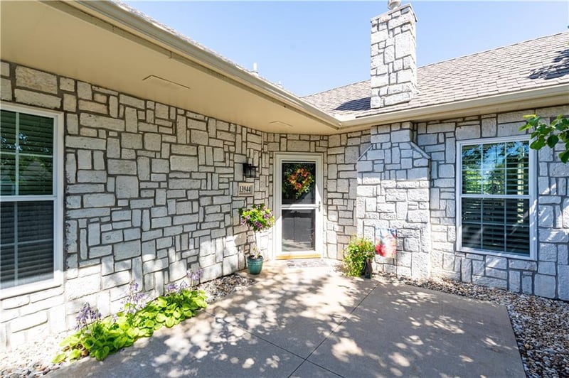 13944 Kenneth Ct, Leawood, KS 66224