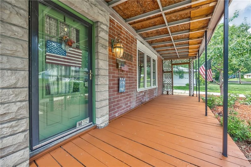 7022 Marty St, Overland Park, KS 66204