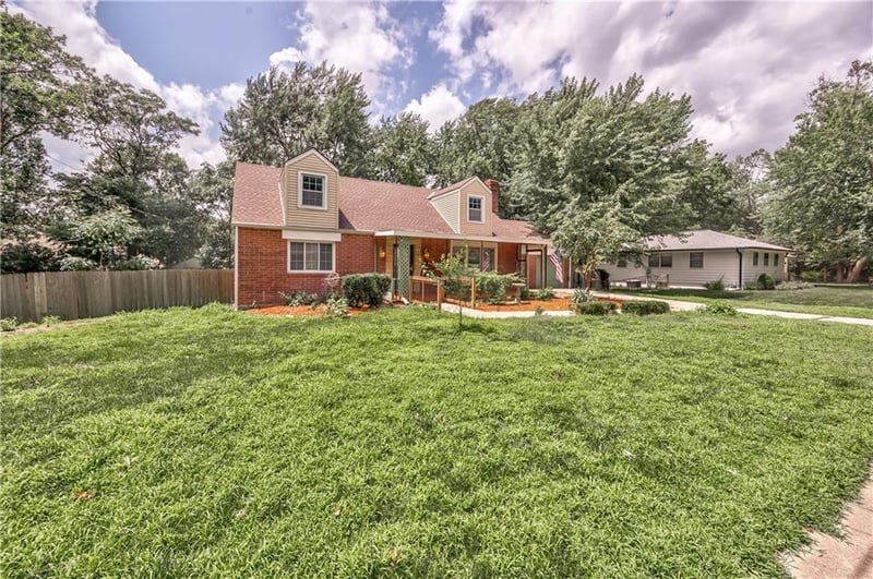 7022 Marty St, Overland Park, KS 66204