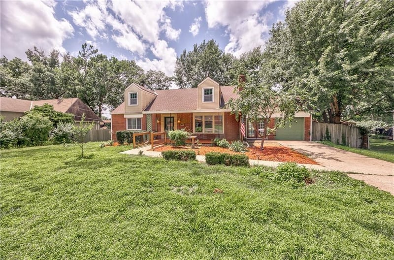 7022 Marty St, Overland Park, KS 66204