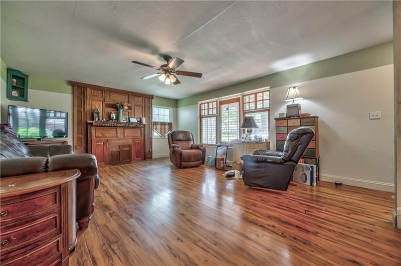 7022 Marty St, Overland Park, KS 66204