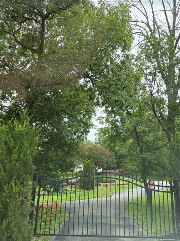 22700 Blue Mills Rd, Independence, MO 64058