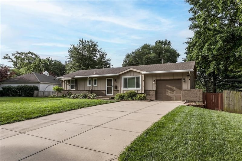 8511 92nd Ter, Overland Park, KS 66212