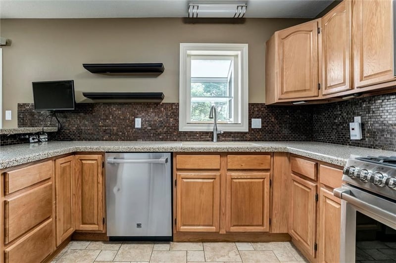 8511 92nd Ter, Overland Park, KS 66212