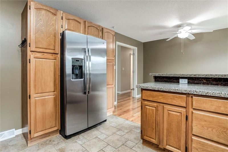 8511 92nd Ter, Overland Park, KS 66212