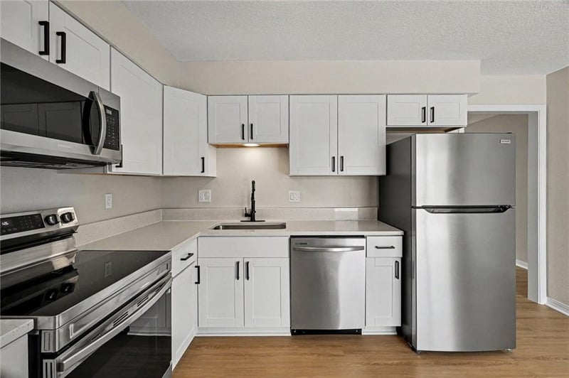 14000 Dunham St, Grandview, MO 64030