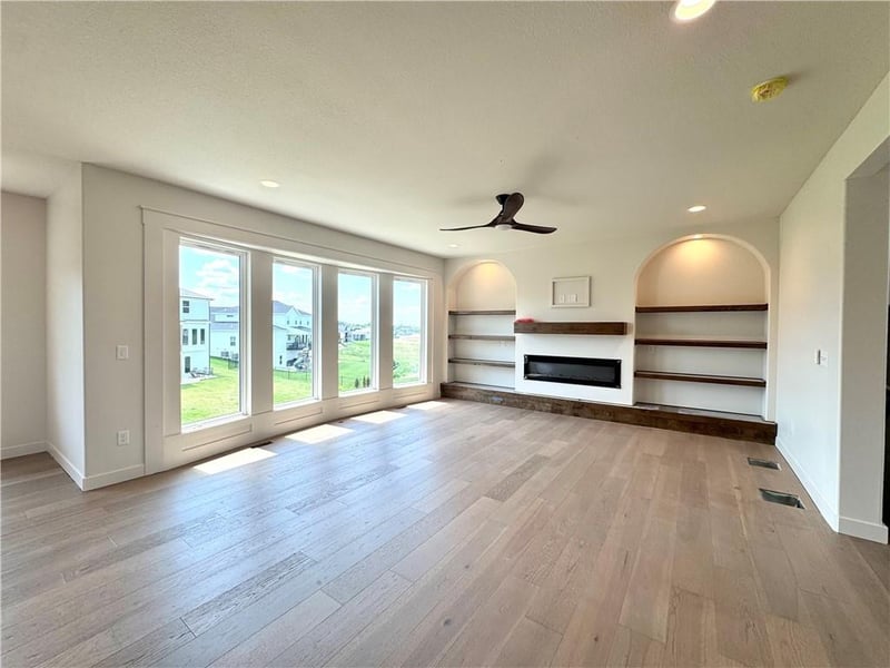 8211 90th Ter, Kansas City, MO 64153