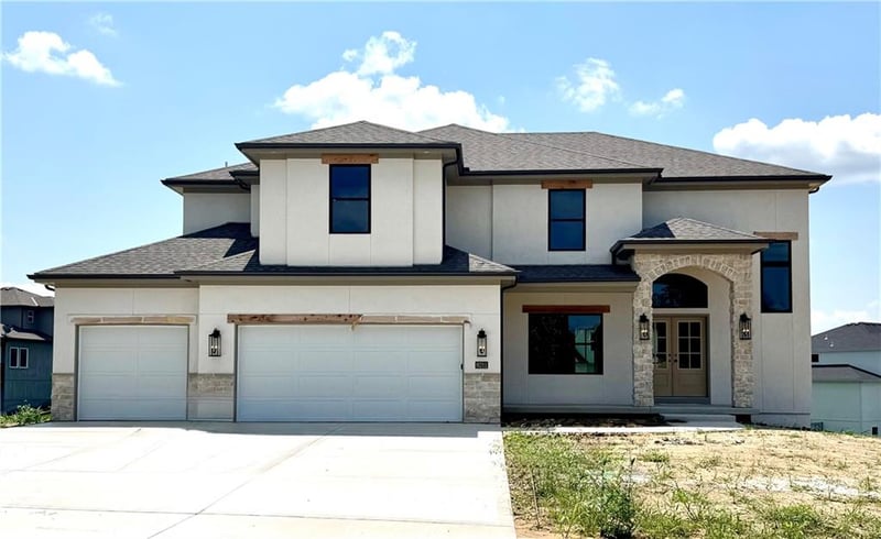 8211 90th Ter, Kansas City, MO 64153