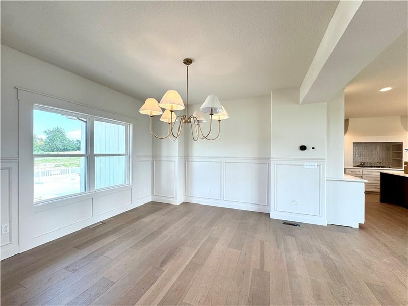 8211 90th Ter, Kansas City, MO 64153