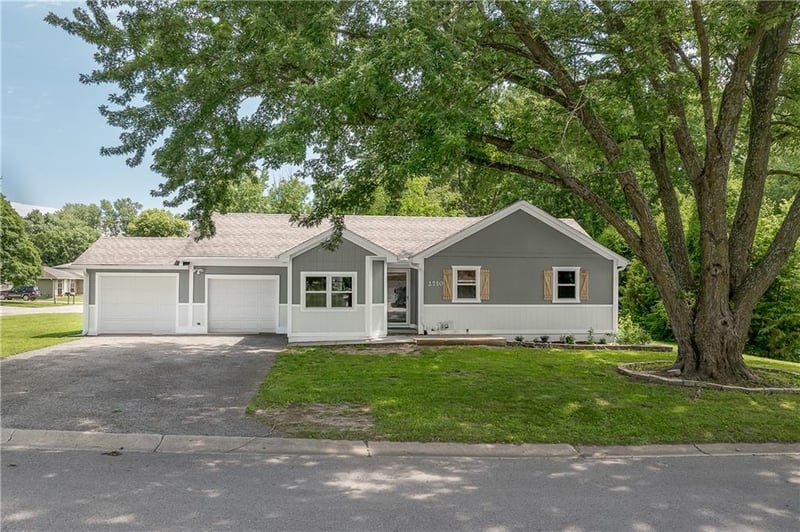 2710 Roma Ln, Country Club, MO 64505