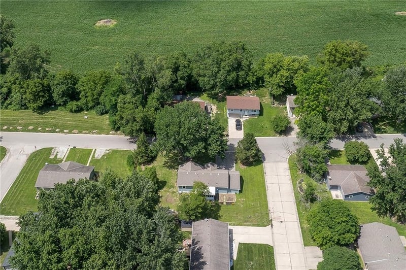 2710 Roma Ln, Country Club, MO 64505