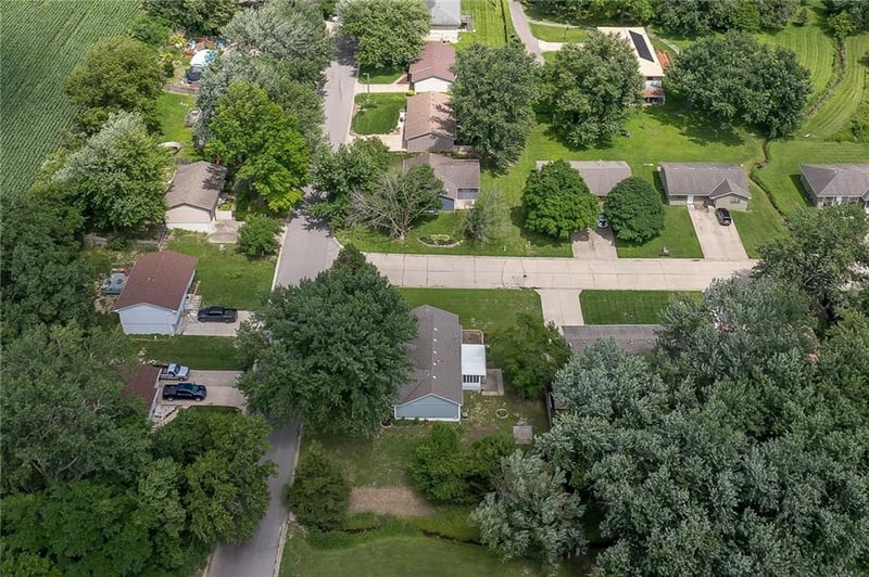2710 Roma Ln, Country Club, MO 64505