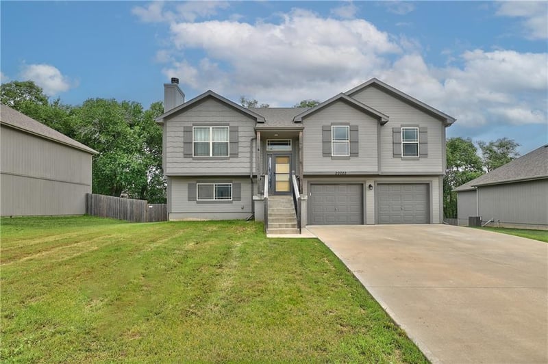 20022 W 220th Ter, Spring Hill, KS 66083