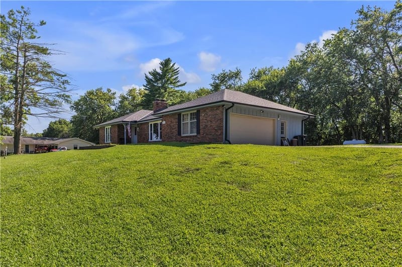 6306 Highway 169 Hw SE, St Joseph, MO 64507
