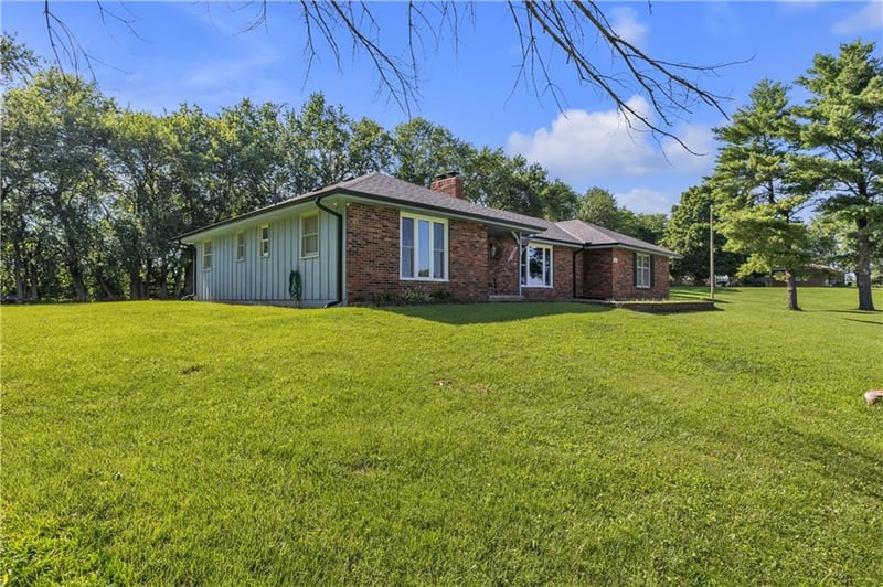 6306 Highway 169 Hw, St Joseph, MO 64507