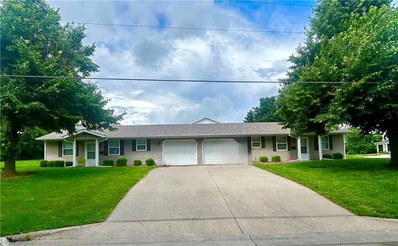 422-424 Mattie St, Maryville, MO 64468