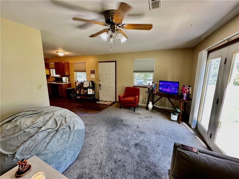 422-424 Mattie St, Maryville, MO 64468