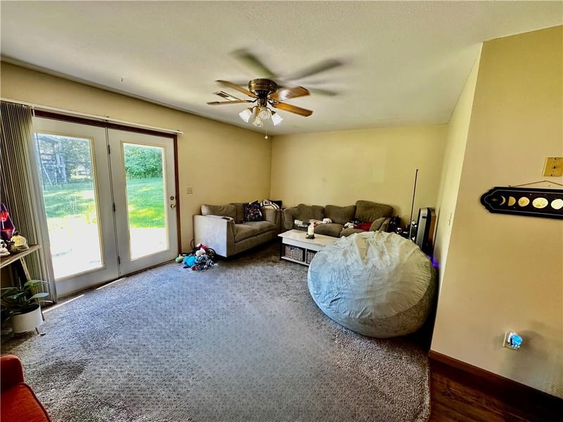 422-424 Mattie St, Maryville, MO 64468